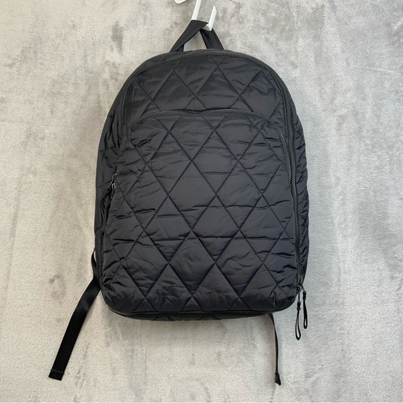 Vera Bradley Black Quilted Overnight Essentials Backpack EUC - Picture 2 of 10